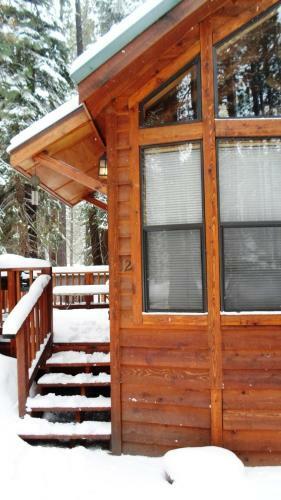 Cedar Pines Resort