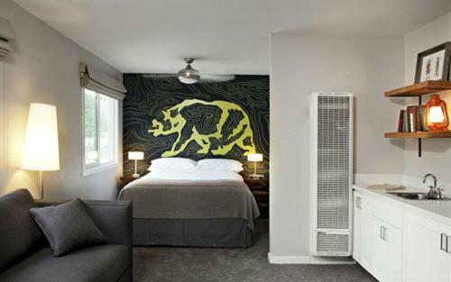 Basecamp Hotel