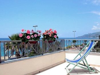 Sea Garden Hotel