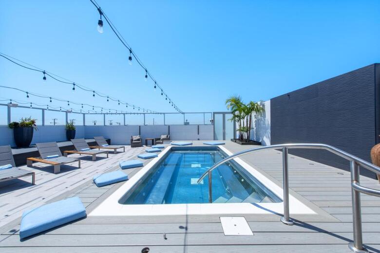 Shade Hotel