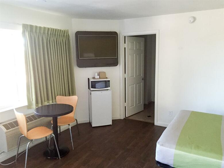 Motel Monterey Surf Inn
