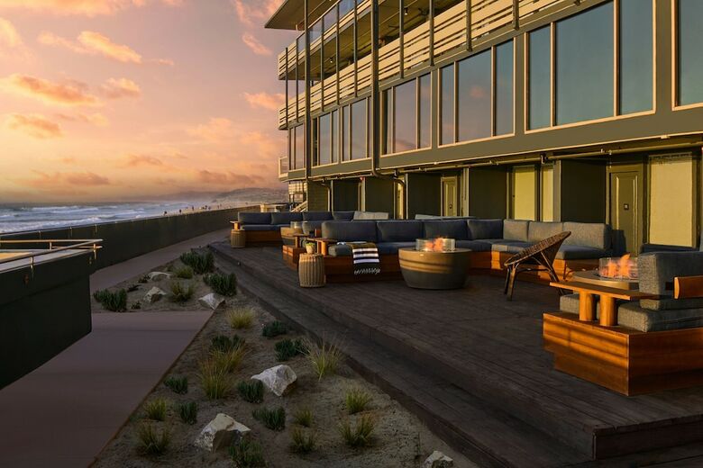 Hotel Monterey Beach Resort