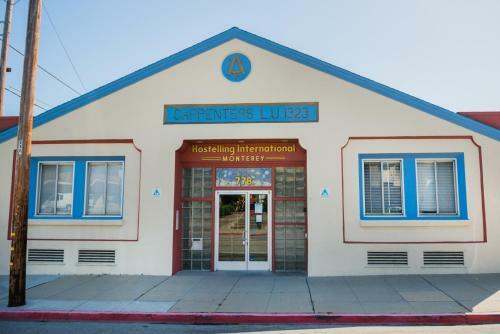 Hi - Monterey Hostel