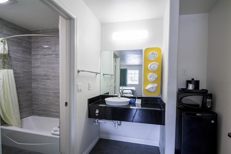 Motel 6 - Downtown Monterey