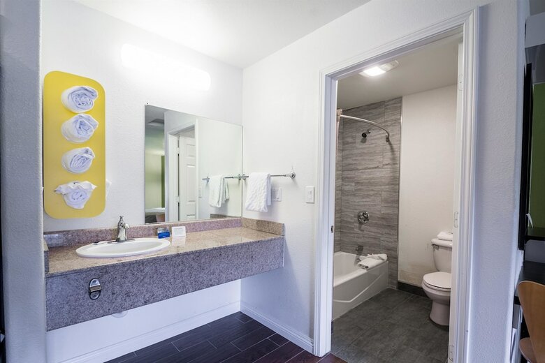 Motel 6 - Downtown Monterey