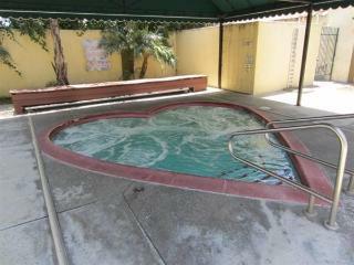 Colonial Pool & Spa Motel