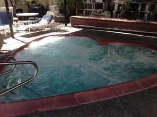 Colonial Pool & Spa Motel
