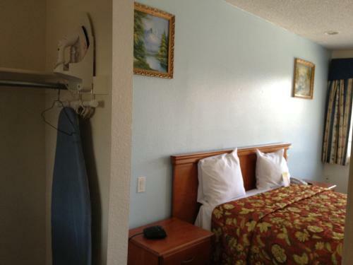 Oak Tree Motel