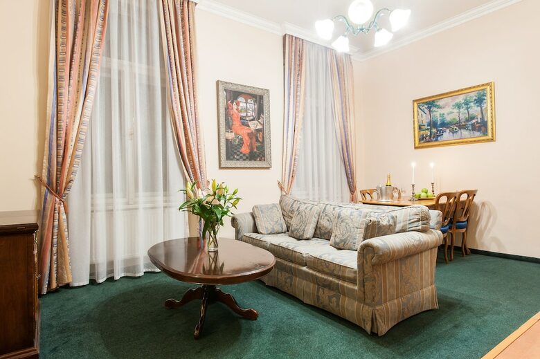 Bohemia Plaza Hotel