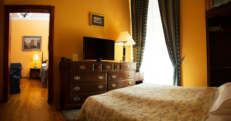 Bohemia Plaza Hotel