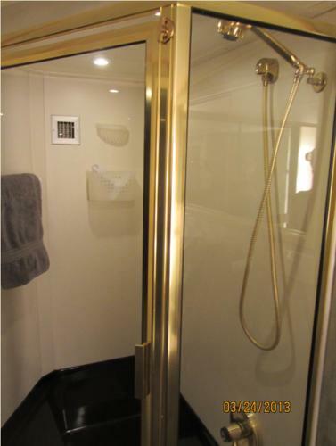 Ocean Romance Dockside Bed & Breakfast Yacht