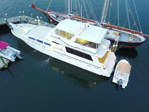 Ocean Romance Dockside Bed & Breakfast Yacht