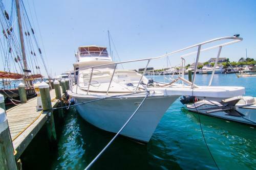 Ocean Romance Dockside Bed & Breakfast Yacht