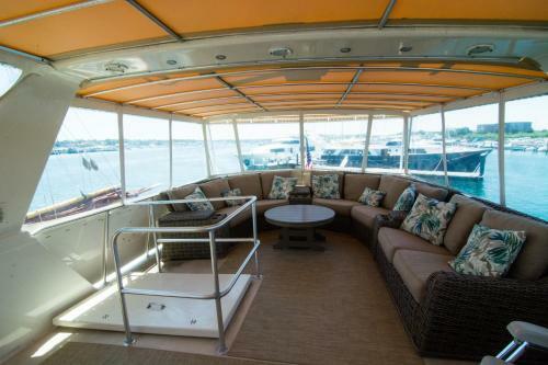 Ocean Romance Dockside Bed & Breakfast Yacht