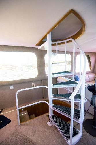 Ocean Romance Dockside Bed & Breakfast Yacht