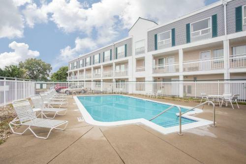 Hotel Super 8 Madison East