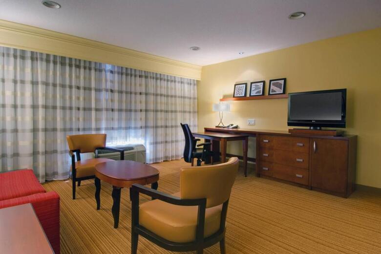Hotel Courtyard By Marriott Madison-east
