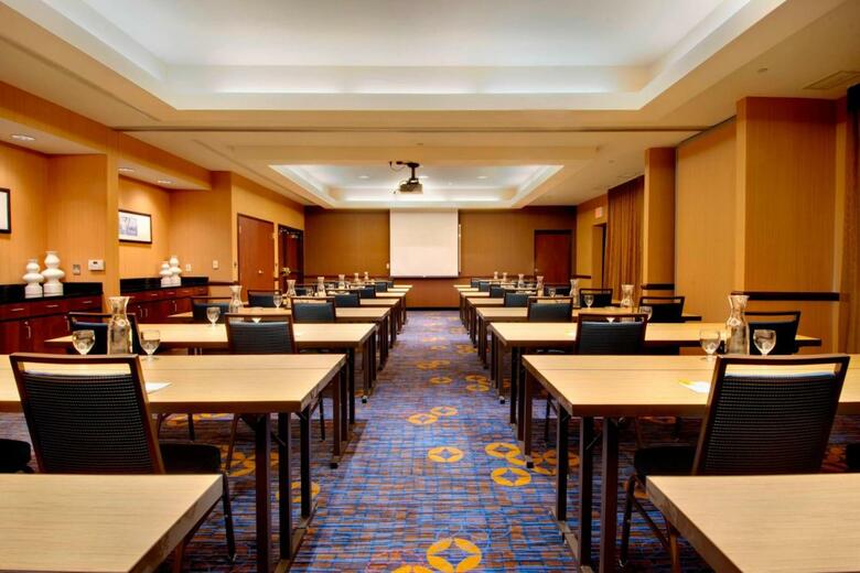 Hotel Courtyard By Marriott Madison-east