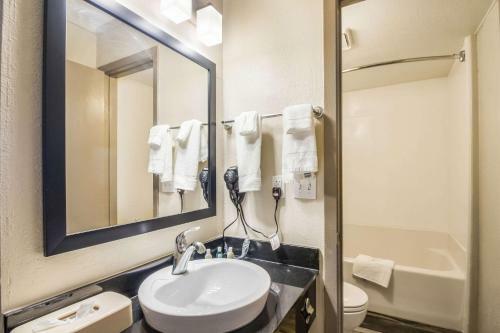 Motel 6 Madison North