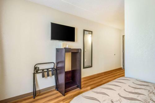 Motel 6 Madison North