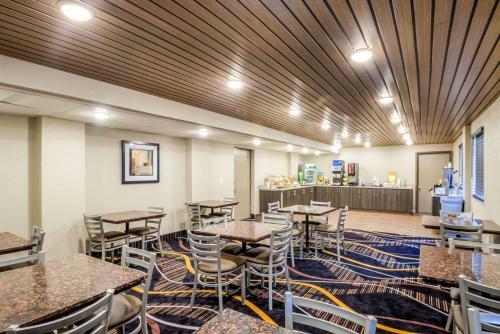 Motel 6 Madison North