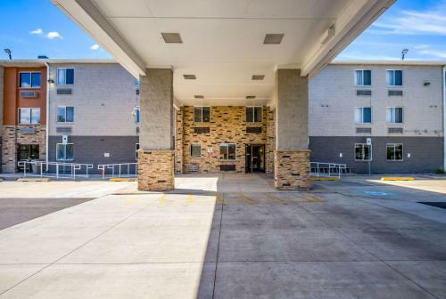 Motel 6 Madison North