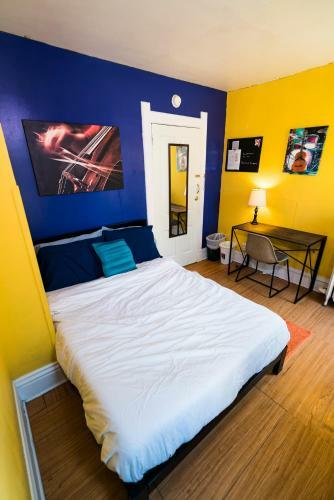 Hi - Madison Hostel