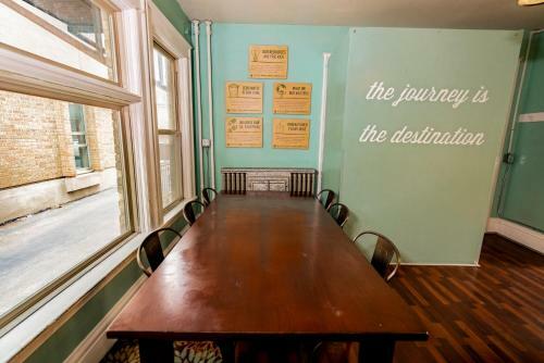 Hi - Madison Hostel
