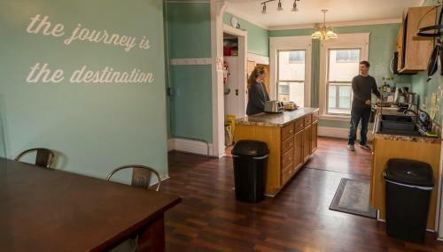 Hi - Madison Hostel