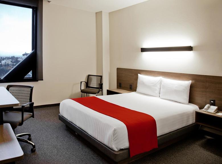 Hotel City Express Plus Satelite