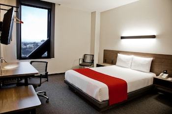 Hotel City Express Plus Satelite