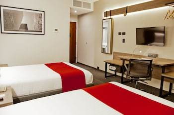 Hotel City Express Plus Satelite