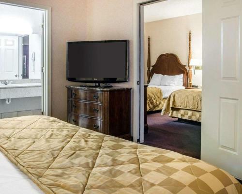 Mackinaw City Clarion Hotel Beachfront