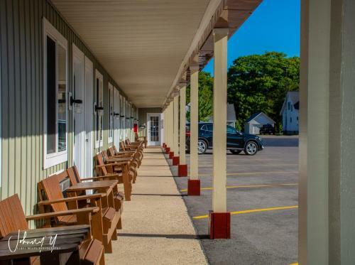 Vindel Motel - Mackinaw City