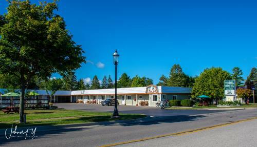 Vindel Motel - Mackinaw City