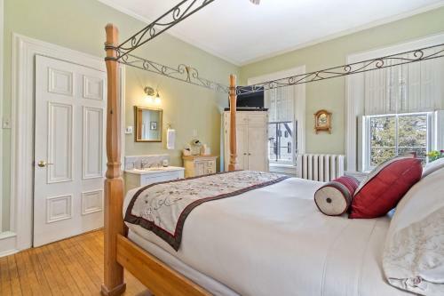 Lovelace Manor Bed And Breakfast