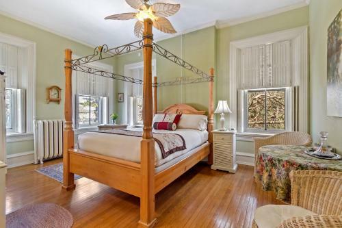 Lovelace Manor Bed And Breakfast