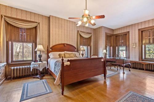 Lovelace Manor Bed And Breakfast