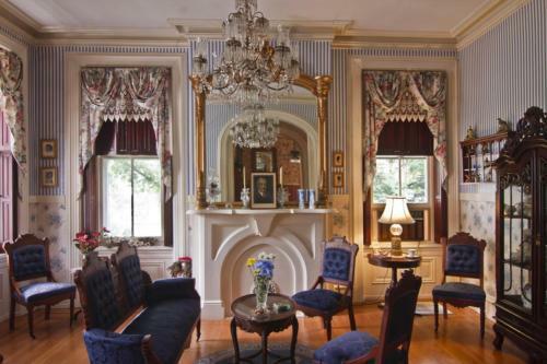 Lovelace Manor Bed And Breakfast