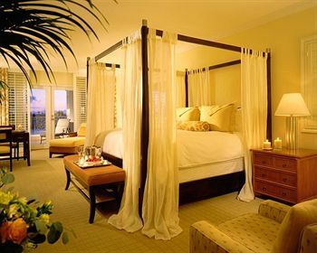 Hotel Balboa Bay Resort