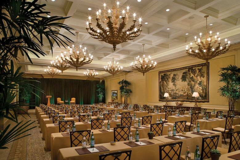 Hotel Resort At Pelican Hill