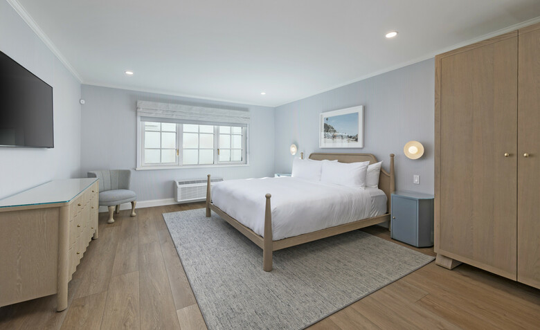 Bay Shores Peninsula Hotel