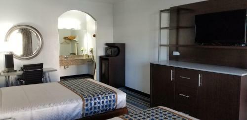Motel Oaks Lodge And Suites