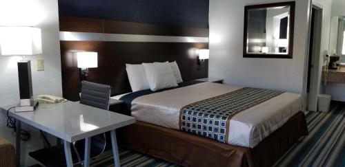 Motel Oaks Lodge And Suites
