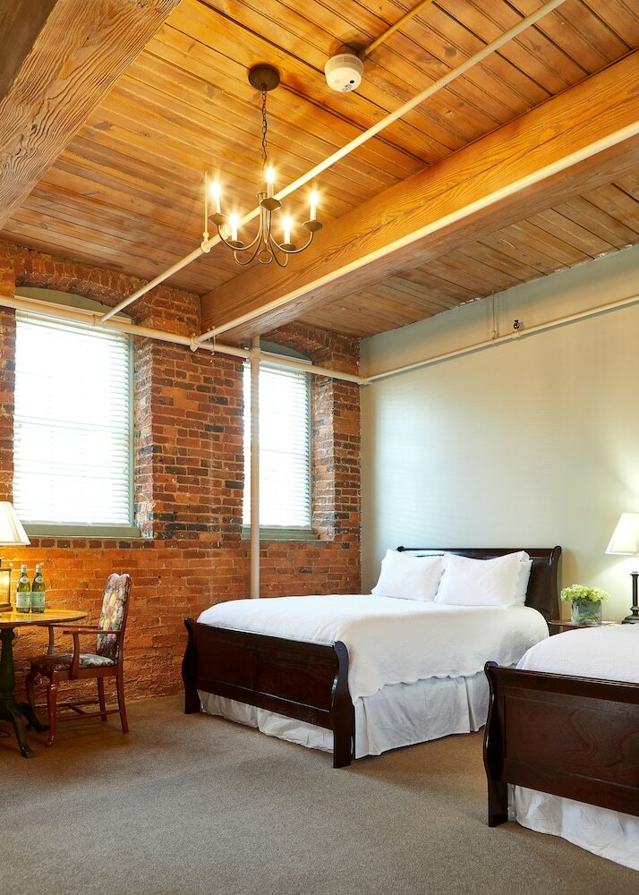 Hotel The Historic Brookstown Inn