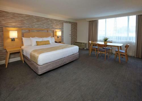 Ramada Plaza Hotel