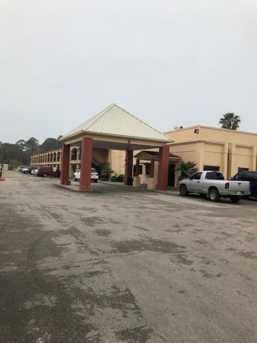 Motel Travel Inn & Suites