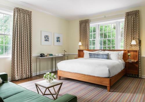 Hotel Oakhurst Inn