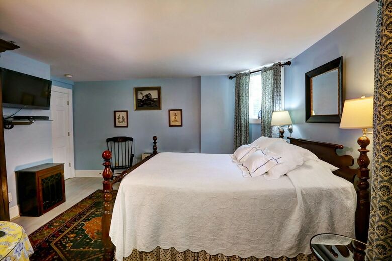 Bed & Breakfast 200 South Street Inn