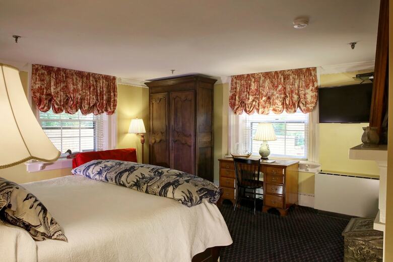 Bed & Breakfast 200 South Street Inn